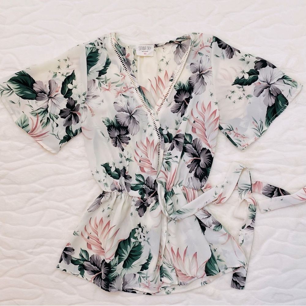 Sienna Sky Ladies Blouse size XS Like new